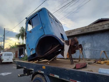 D_NQ_NP_2X_608330-MLB81635921112_012025-F-projeto-caminho-mercedes-benz-lp-321-cabine-e-documento