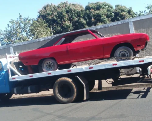 D_NQ_NP_2X_883455-MLB25921628578_082017-F-dodge-charger-rt-1977-v8-entrego-pintado-e-dock-em-dia