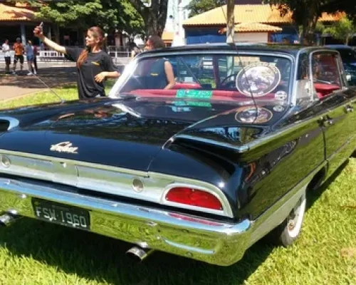 D_NQ_NP_847421-MLB29055386362_122018-O-ford-galaxie-1960-4-portas-sem-coluna-docks-ok-no-skyliner