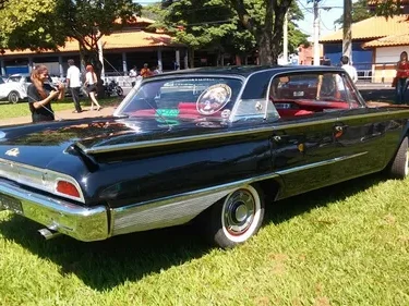 D_NQ_NP_922895-MLB29055390825_122018-O-ford-galaxie-1960-4-portas-sem-coluna-docks-ok-no-skyliner